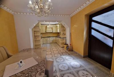 Casă cu 4 camere cu Teren 680 Mp în Triaj - 2