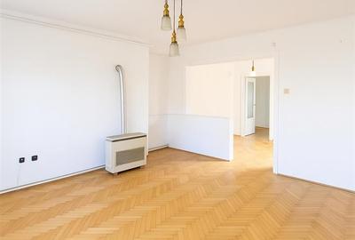 Casă cu 11 camere cu Teren 371 Mp în Est - 8