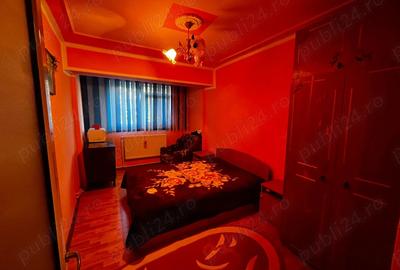 Inchiriez apartament 3 camere - 1