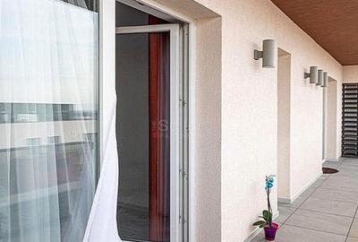 Apartament cu 3 camere decomandat, mobilat în Tractorul