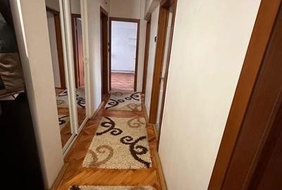 Apartament cu 3 camere decomandat în Exterior Vest - 1