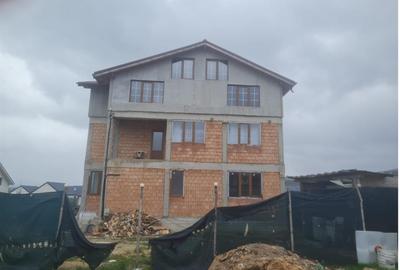 Casă cu 4 camere cu Teren 500 Mp în Exterior Nord