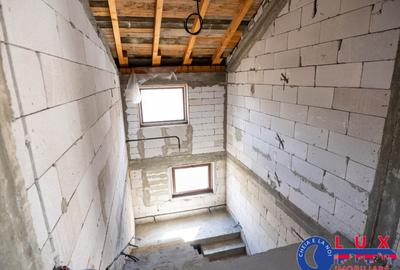 Casă cu 6 camere cu Teren 2564 Mp în Mineri - 1