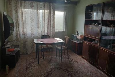 Apartament cu 3 camere decomandat în Petros - 2