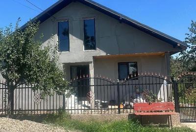 Casă cu Teren 2000 Mp în Central - 2