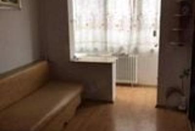 Garsonieră decomandată în Confecții