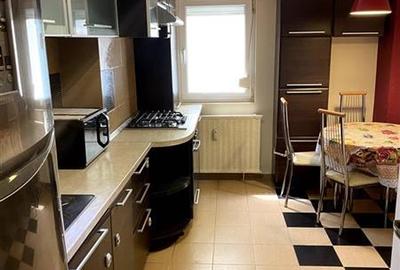 Apartament cu 3 camere decomandat în Tei - 2