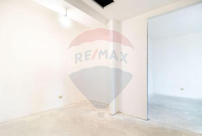 Apartament cu 3 camere de vanzare in zona Damaroaia - Pet... - 7