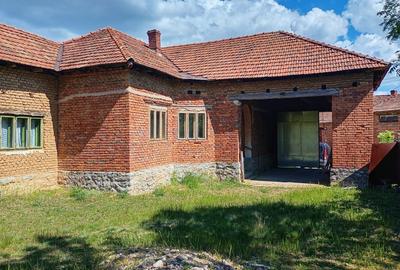 Casă cu 4 camere în Dumbrăvița - 1