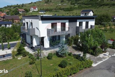 Casă cu Teren 1101 Mp în Baciu - 2