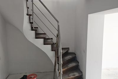 Casă individuală cu 5 camere cu Teren 163 Mp în Trocadero - 2