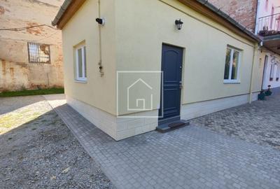 Apartament ultracentral 2 camere cu terasa si garaj inchis - 1