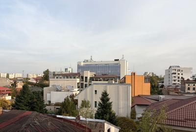 Apartament cu 2 camere semidecomandat, mobilat în Ultracentral