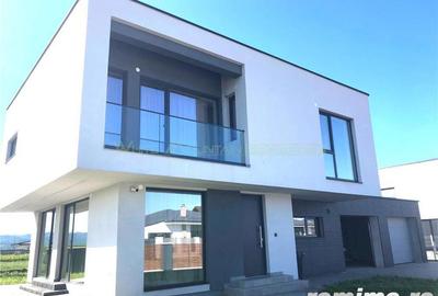 Casă cu 4 camere cu Canalizare în Cristian - 6