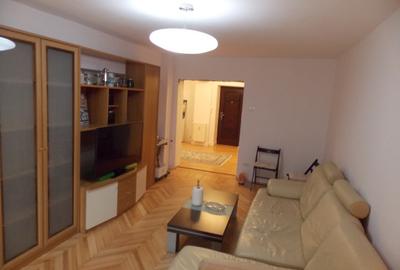 Apartament 2 camere, Bd. Decebal, lângă Muzeul Copiilor, et. 3/8, renovat. - 3