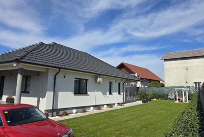 Casă cu 4 camere în Central - 2