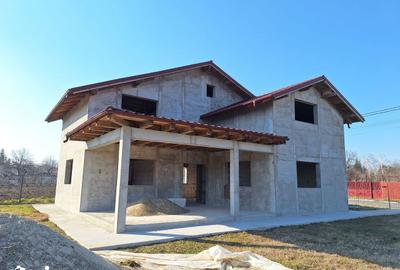 Casă cu 6 camere cu Teren 520 Mp în Vânători - 3