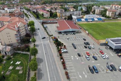 Spațiu comercial, de 310 mp, în Central - 3