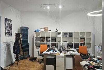 Spațiu comercial, de 80 mp, în Central - 3
