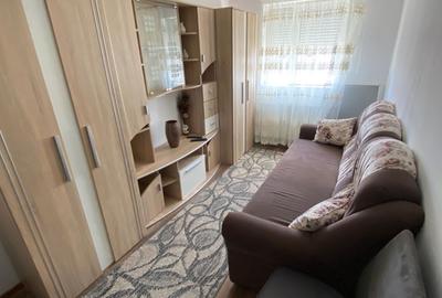 Apartament cu 3 camere semidecomandat în Central - 1