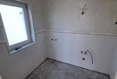 Casă cu 4 camere cu Canalizare în Central - 2