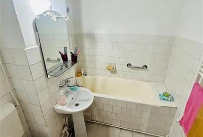 3 camere decomandat, bloc din 1980 zona Alaexandru-Rond Zimbru - 9
