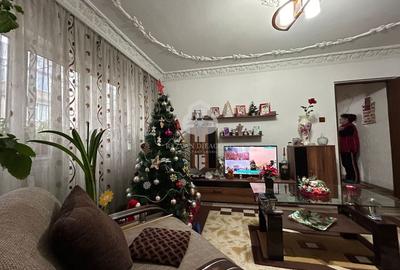 Apartament 3 camere semidecomandat