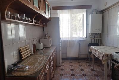Apartament cu 3 camere semidecomandat în Central - 6