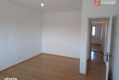 Apartament cu 4 camere decomandat în Intim - 5