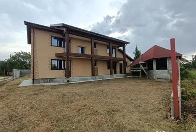 Casă cu 5 camere cu Teren 700 Mp în Unirea - 10