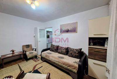 Apartament cu 3 camere semidecomandat în Central