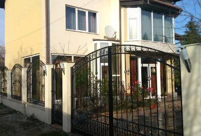 Casă cu 6 camere cu Teren 400 Mp în Central - 1