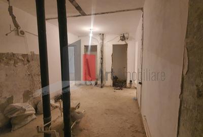 Giurgiu, ap. 4 camere, decomandat, parter - 9