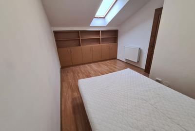 Apartament cu 3 camere decomandat în Valea Aurie
