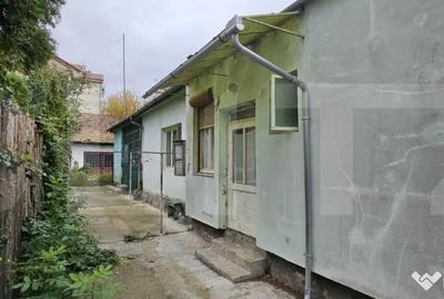 Casă cu 3 camere cu Teren 863 Mp în Central - 1