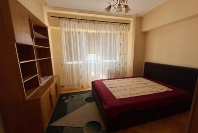 Apartament cu 3 camere decomandat, mobilat în Alexandru cel Bun