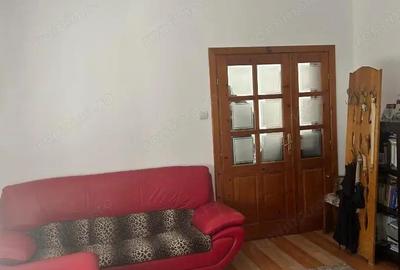 De vanzare casa in zona Blascovici, 6 camere, strada linistita De vanzare casa in zona Blascovici, 6 camere, strada linistita - 2