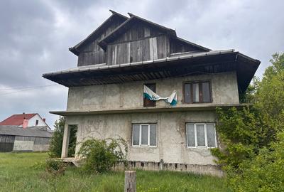 Casă individuală cu 8 camere cu Teren 3600 Mp în Timișești - 3