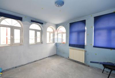 Spațiu comercial, de 356 mp, în Central - 4