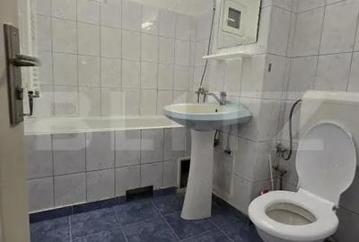 Apartament cu 3 camere semidecomandat în Soarelui