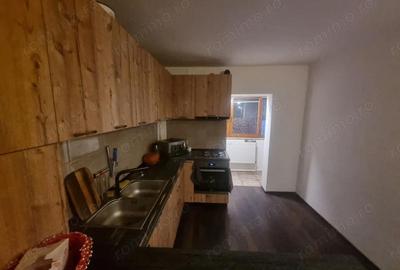 Apartament cu 2 camere decomandat în CET - 8