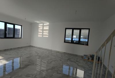 Casă cu 4 camere cu Canalizare în Valea Lupului - 2