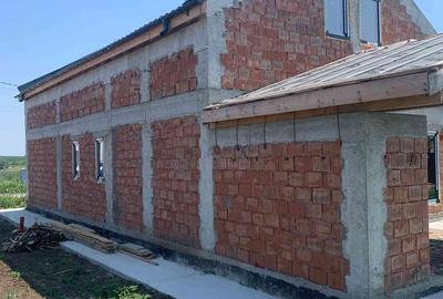 Casă cu 5 camere cu Teren 750 Mp în Aroneanu - 3