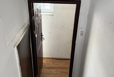 Demisol spațios -- pretabil birou, sau de locuit, Necesită renovare CLS R2 - 3