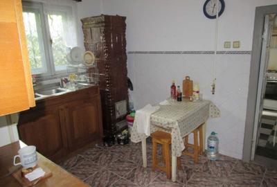 Casă cu 4 camere în Central - 1