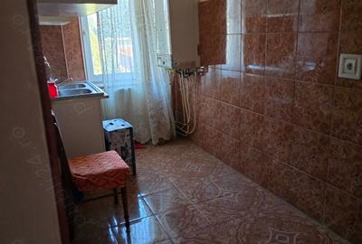 Apartament cu 3 camere semidecomandat în Central - 1