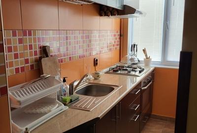 Apartament cu 2 camere semidecomandat, mobilat în Baba Novac