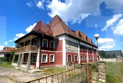 Cladire mixta cu teren ?i hala vad comercial DN11, O - 6