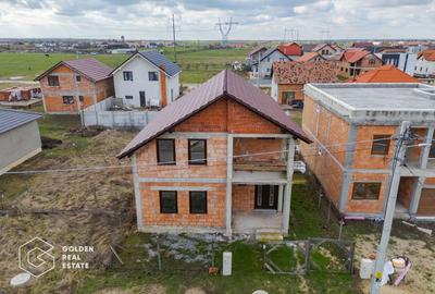 Casă individuală cu 4 camere cu Canalizare în Fântânele - 2