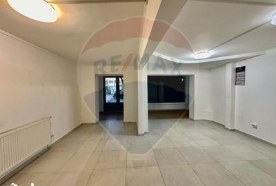 Spațiu comercial, de 100 mp, în Nord - 13